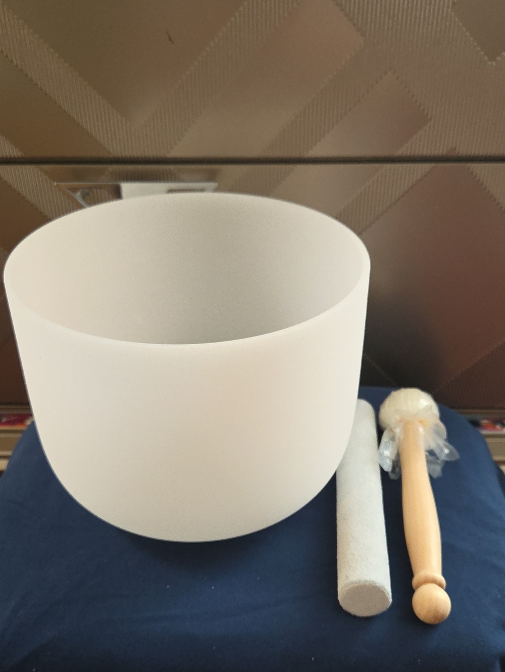 Source Unknown Frosted White Crystal Singing Bowl Set
